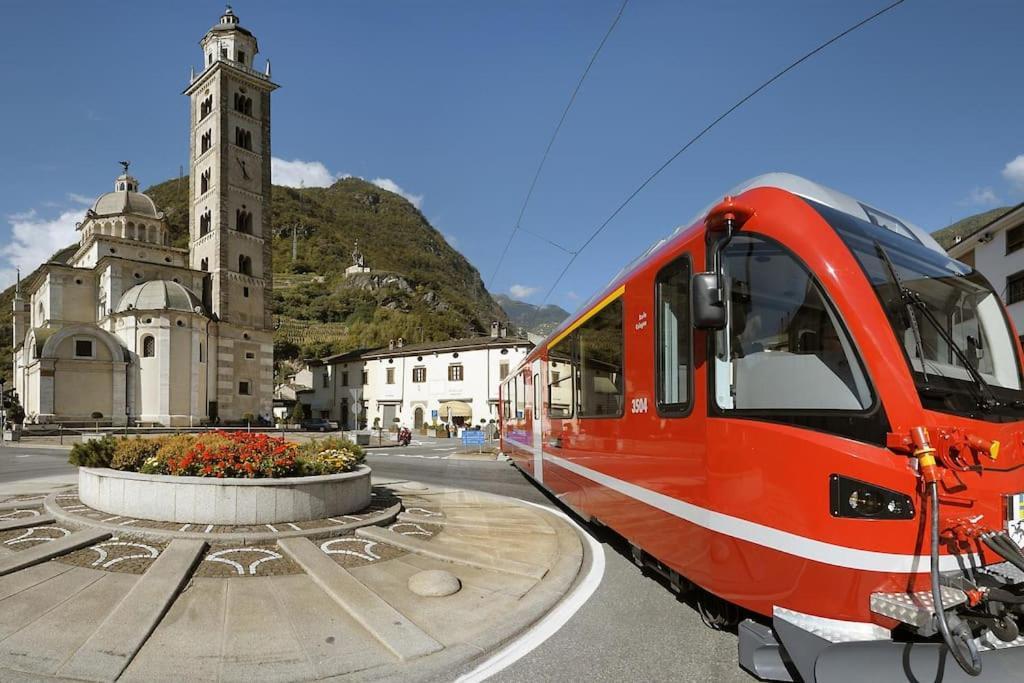Bnbernina Express Dietro Al Trenino Rosso Tirano Exteriér fotografie