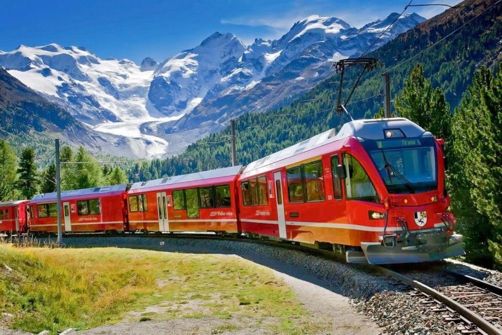 Bnbernina Express Dietro Al Trenino Rosso Tirano Exteriér fotografie